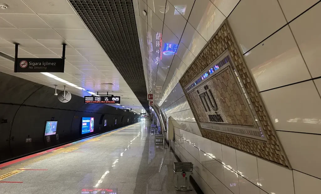 İTÜ Ayazağa metro,